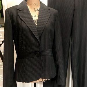 Anne Taylor Loft Suit - Like New